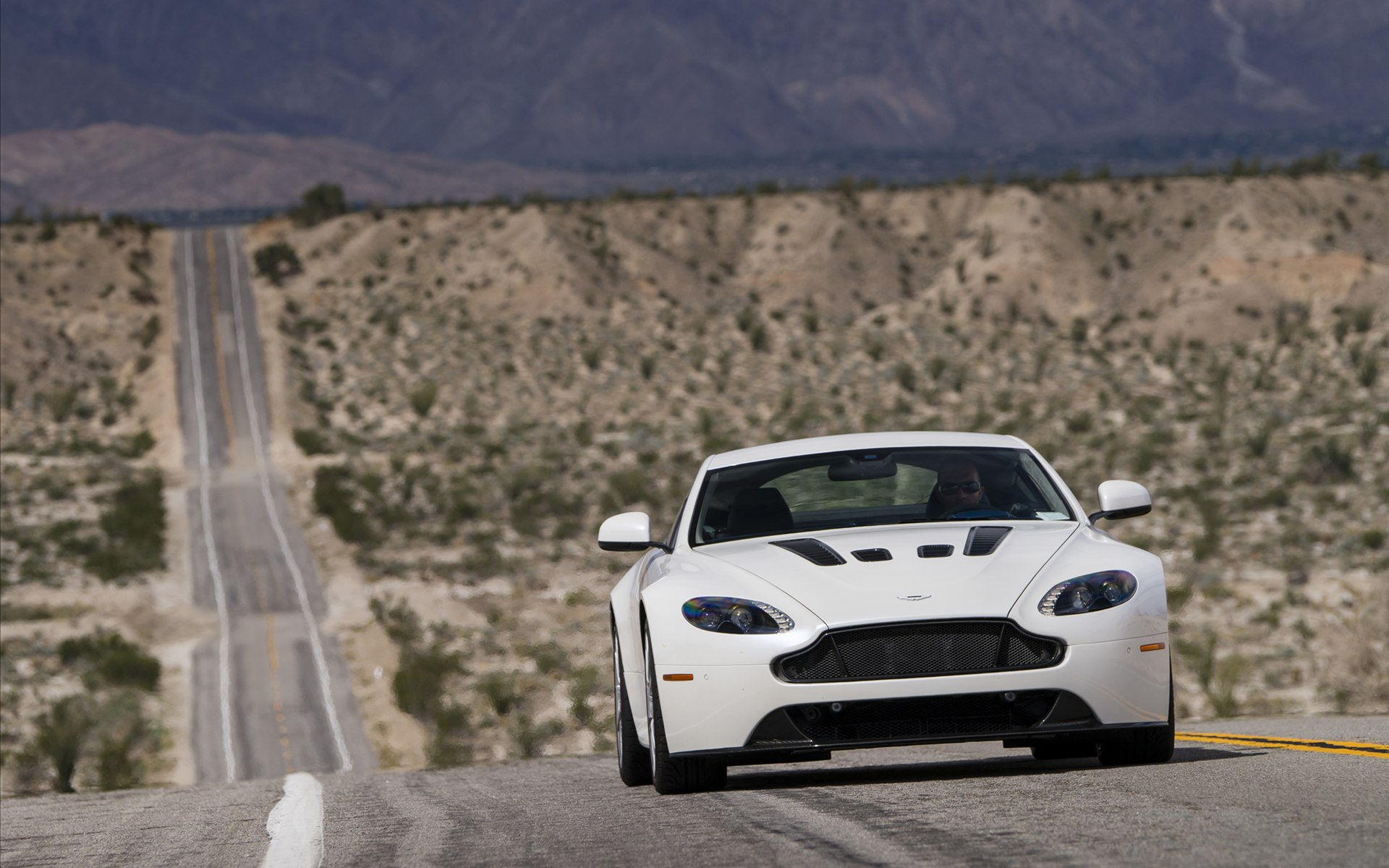Aston Martin V12 Vantage S 2014